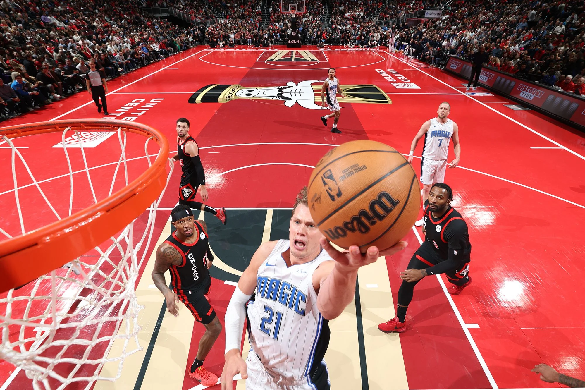 NBA篮球比赛现场全景画面